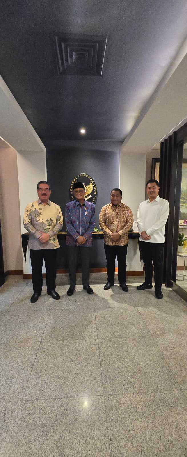 Gubernur dan Ketua DPRD Maluku Serahkan Usulan Program Pembangunan Infrastruktur Jalan & Jembatan Kepada Menteri PU