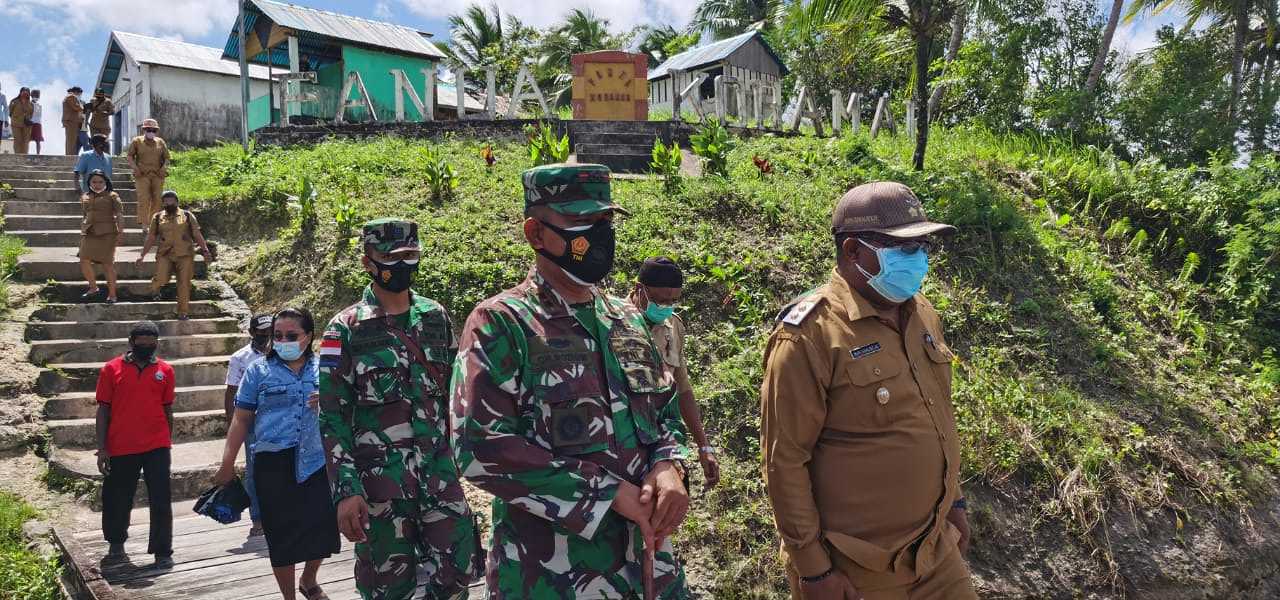 Tinjau Posko PPKM di Aru Utara Timur, Komendan Lanal Aru Bersama Forkopimda Lakukan Sosialisasi