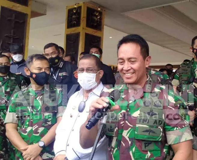 Tinjau Vaksinasi Massal, Ini Pesan Panglima TNI Jenderal Andika 