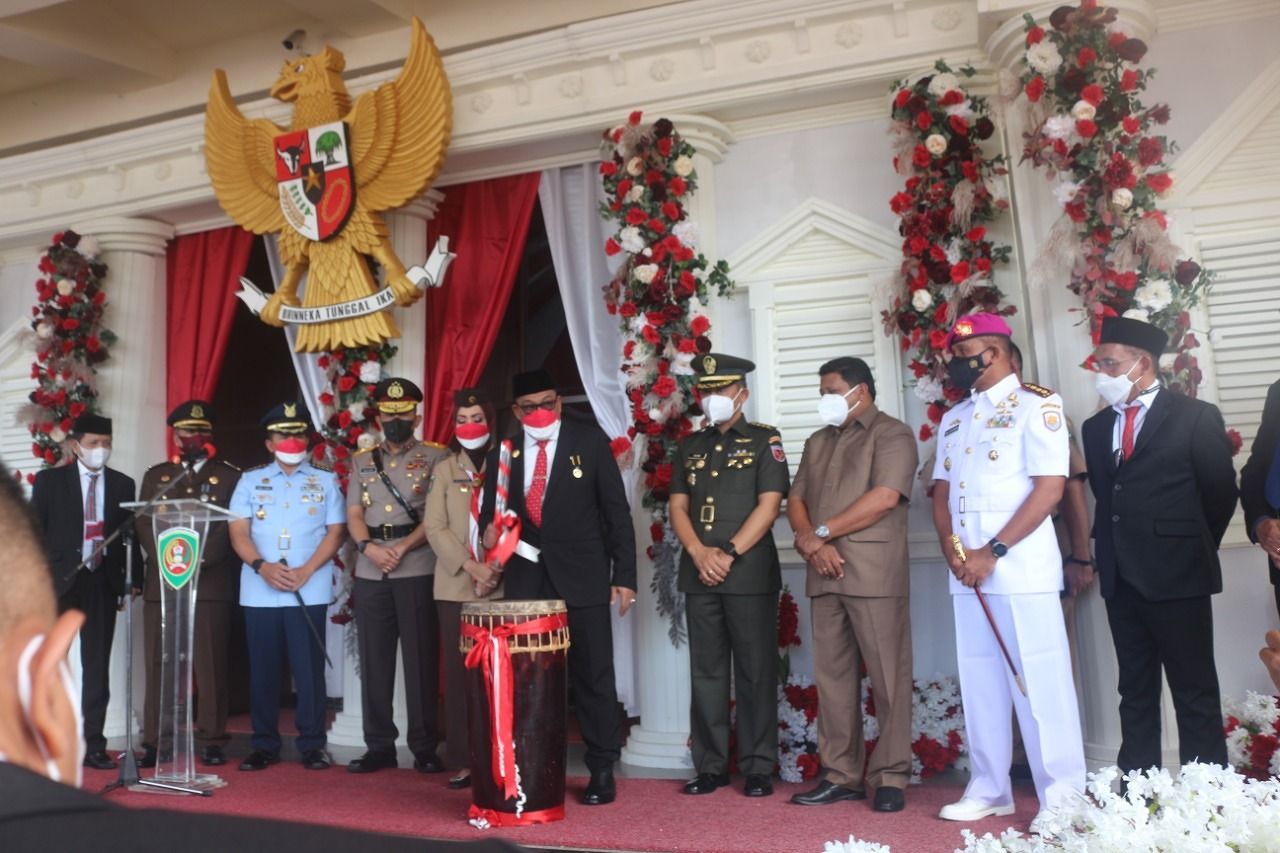 Gubernur Maluku Salurkan Bantuan Presiden Jokowi