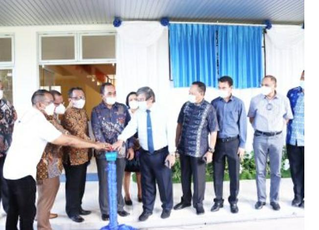 Resmi, Rektor Unpatty Launching 3 Sekolah Laboratorium Berbasis Riset