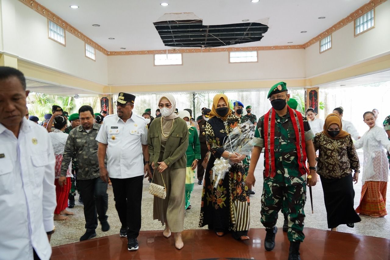 Gubernur Murad Ismail Sambut Ramah Pangdam Baru Mayjen TNI. Ruruh Setyawibawa