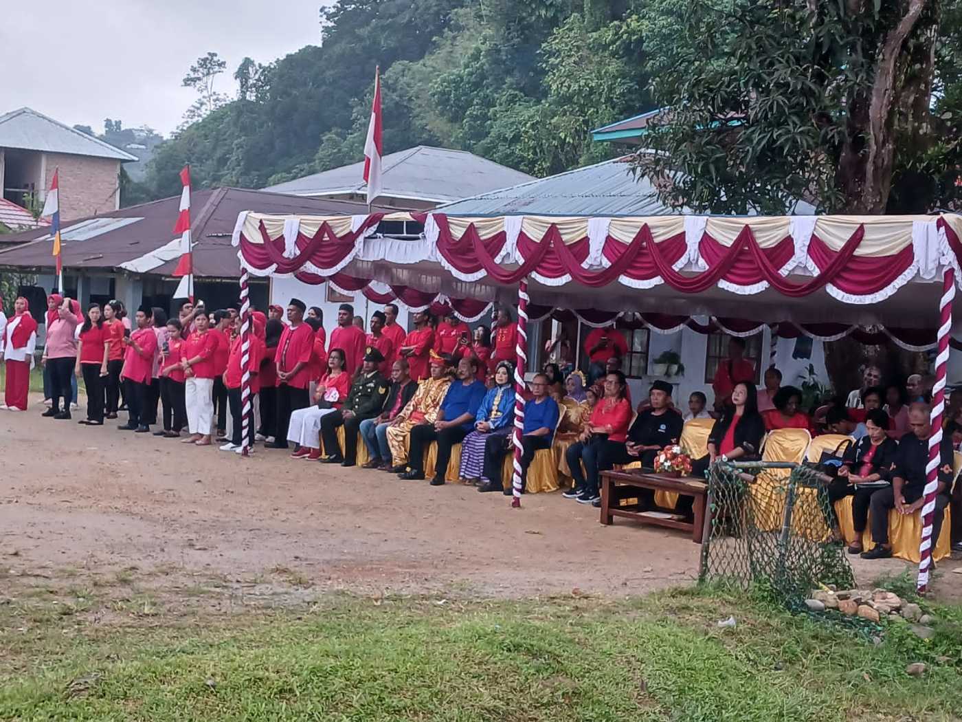 Pemerintah Negeri Hative Kecil Gelar Upacara Bendera Peringati HUT RI Ke 79, dan Lomba fashion show