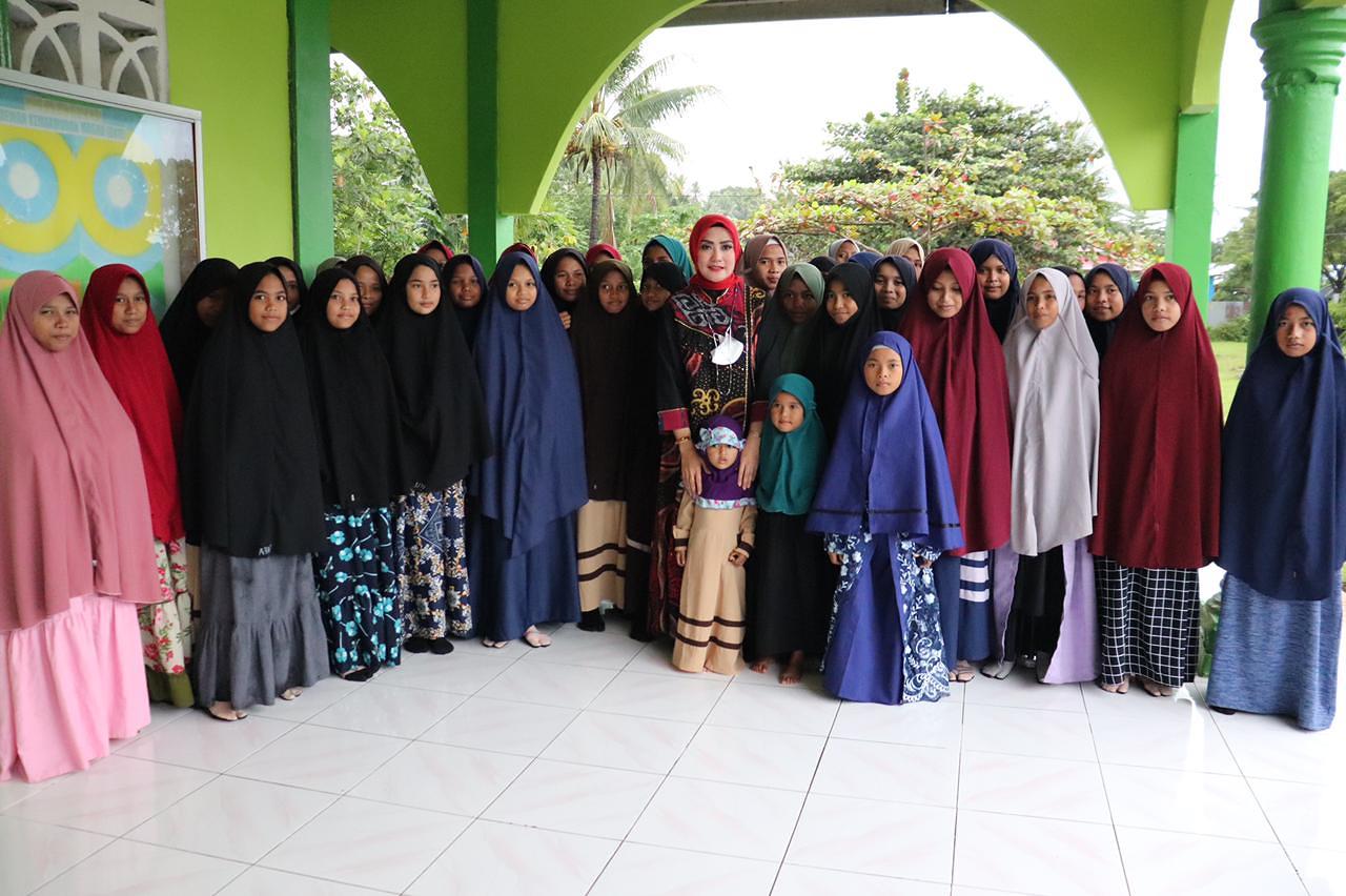 MT Nur Asiah Provinsi Maluku Kembali Bagi Ratusan Paket Sembako kepada Para Janda, Ponpes dan Pengurus Masjid