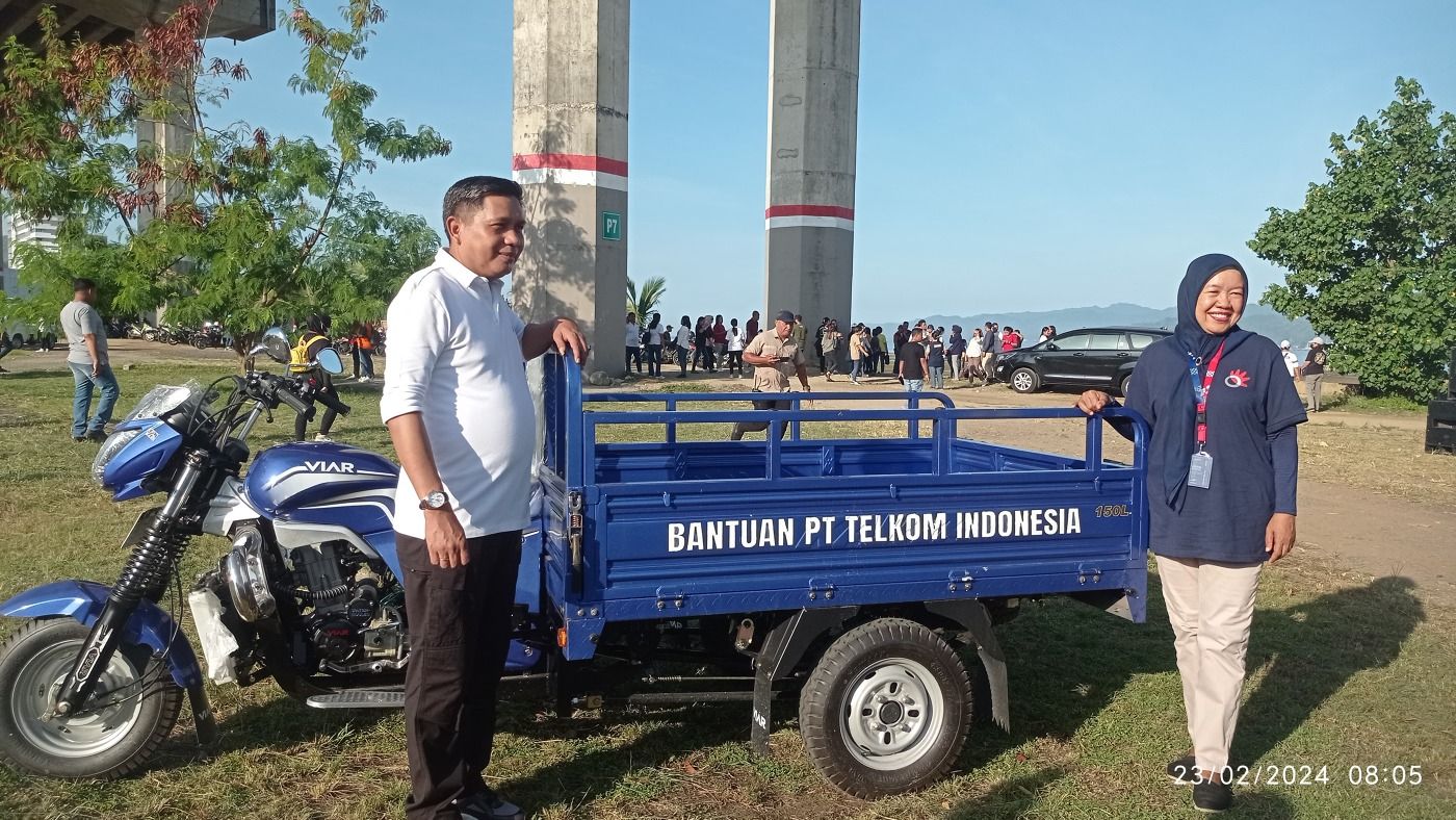 Peringati HPSN, Pejabat Walikota Bersama ASN Bersihkan Pantai Galala Ambon,