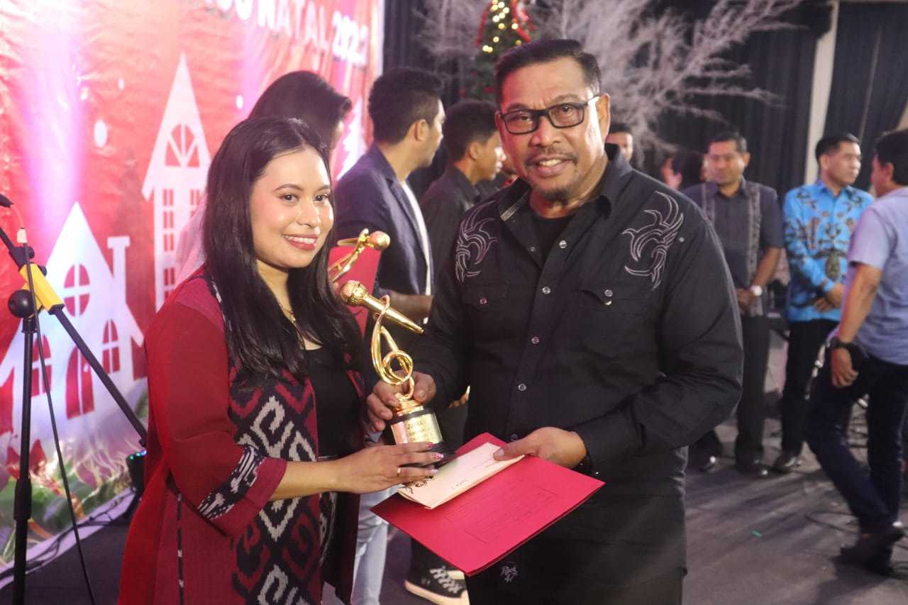 Glory Five Raih Juara I, Gubernur Murad Tutup Lomba Vocal Group Lagu Natal 2022