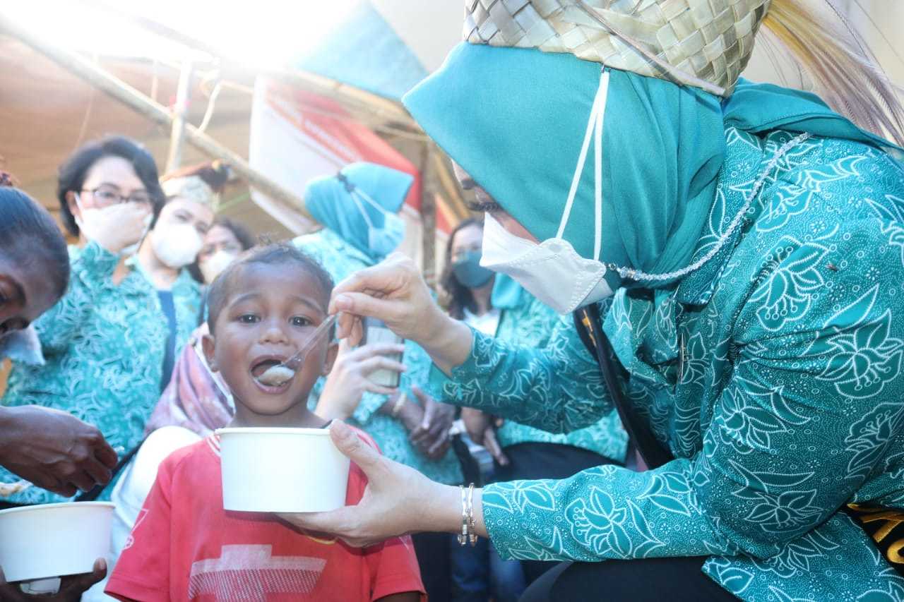 Kunker ke Aru, Widya Ajak Ibu-Ibu Hamil Turunkan Stunting