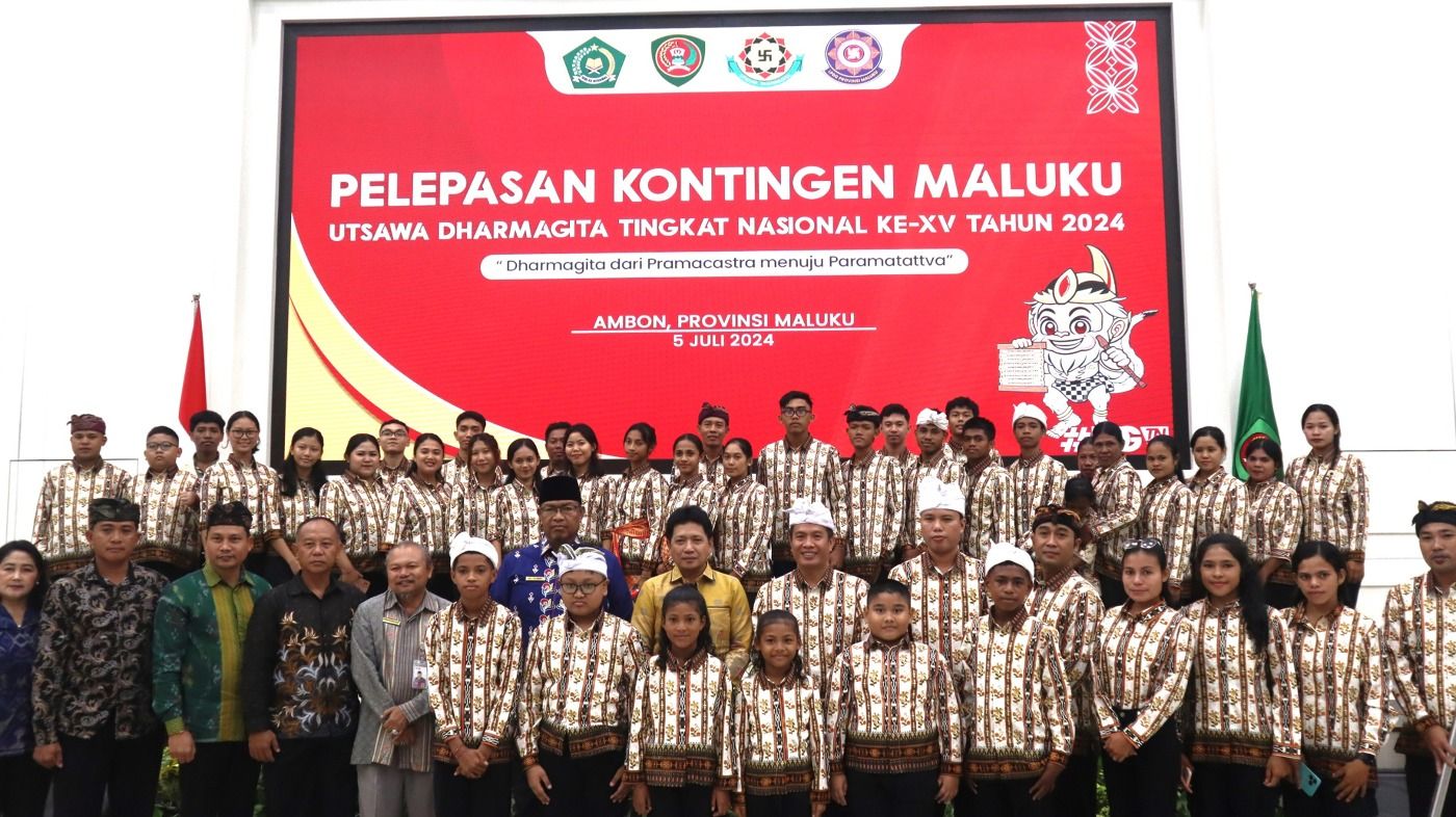 Sadali Melepas Kontingen  UDG Tingkat  Nasional  KE XV Provinsi  Maluku