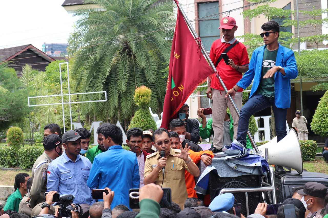 Temui Mahasiswa, Wagub Orno : Kita Akan Rakor Bahas Tuntutan 