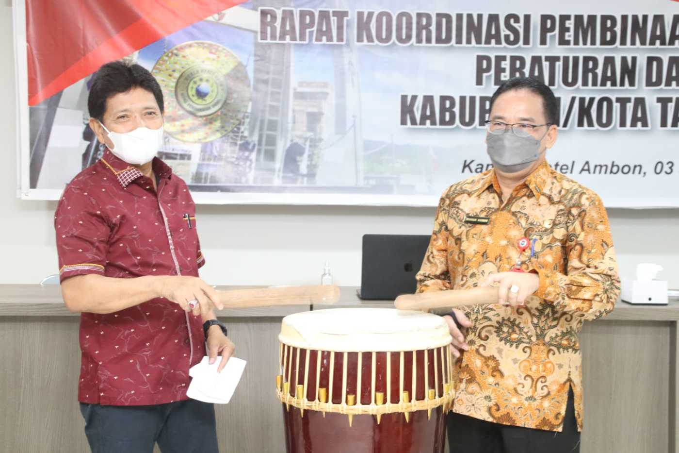 Pj. Sekda Maluku Buka Rakor Pembinaan dan Pengawasan Produk Hukum Daerah