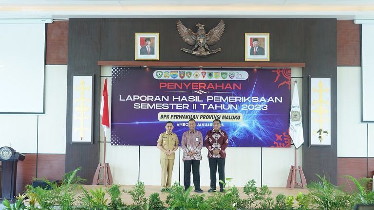 WAGUB HADIRI PENYERAHAN LAPORAN HASIL PEMERIKSAAN SEMESTER II TAHUN 2023 BPK PERWAKILAN PROV. MALUKU