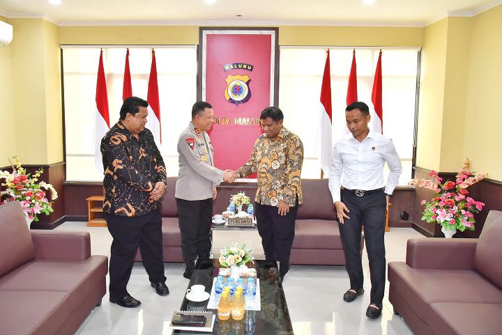 Ketua Sinode GPM Bertemu Kapolda Maluku