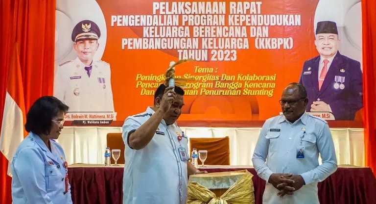 Buka Rapat Pengendalian Program KKBPK 2023, ini Pesan Sekretaris Kota Ambon