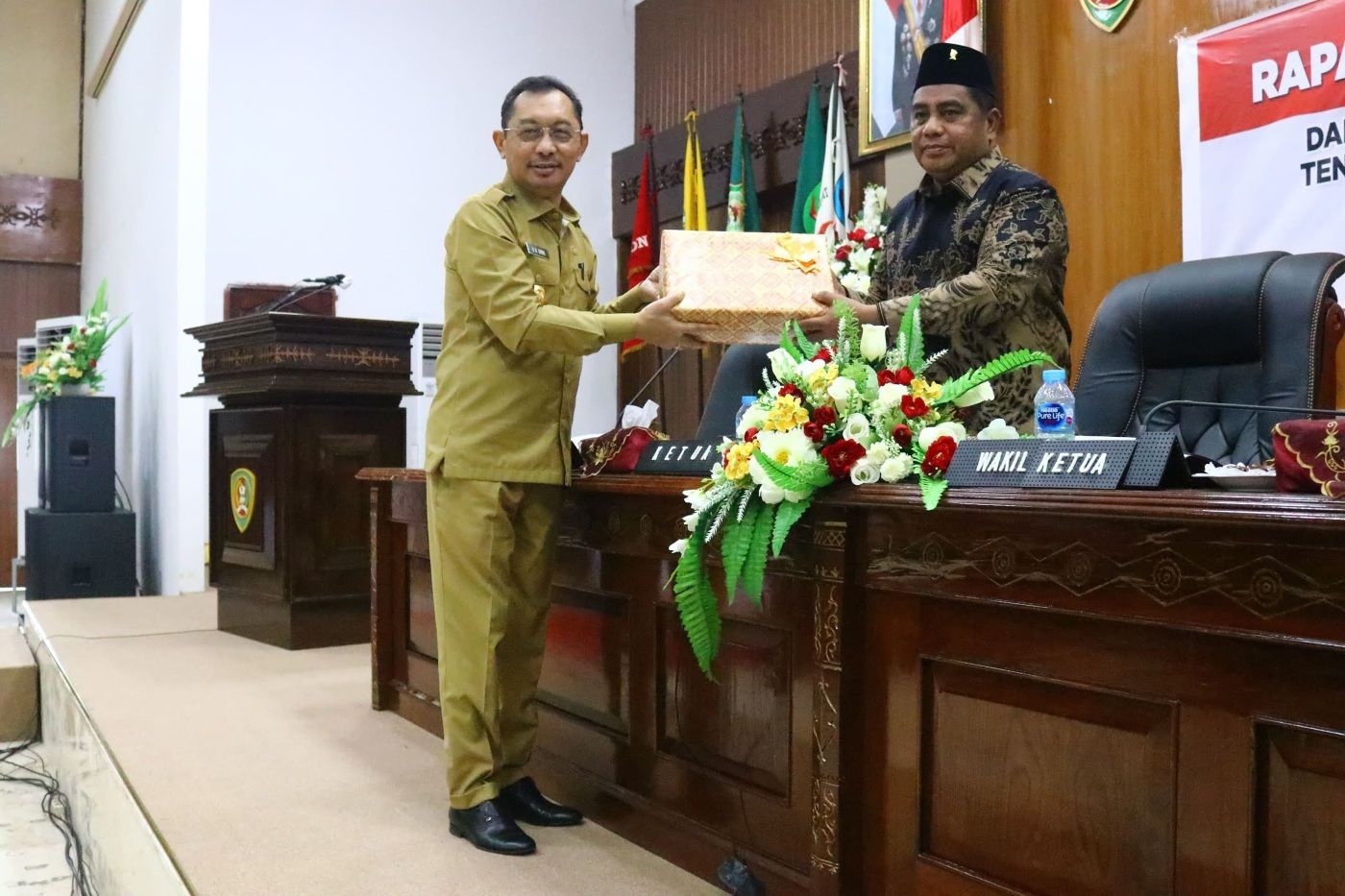 WAGUB TANDATANGANI NOTA KESEPAKATAN KUA PPAS APBD PROVINSI MALUKU TAHUN ANGGARAN 2024