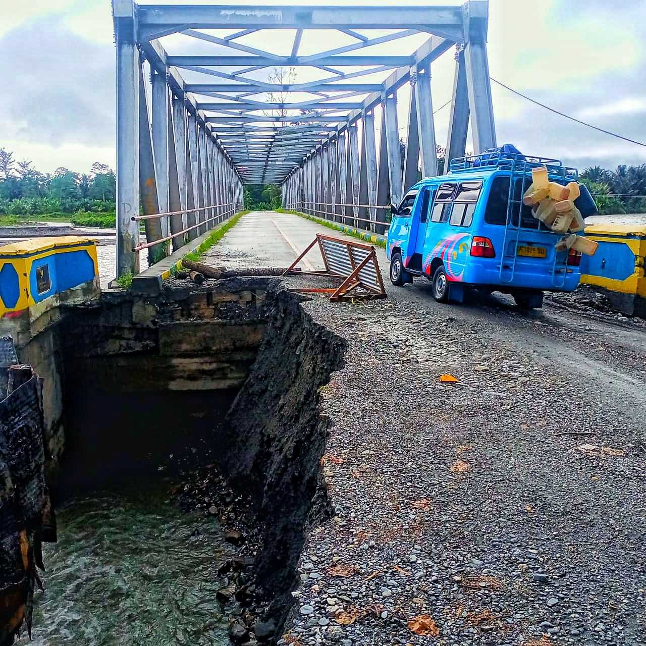 Akses Jembatan Waimala Sahulau Kembali Terancam Putus