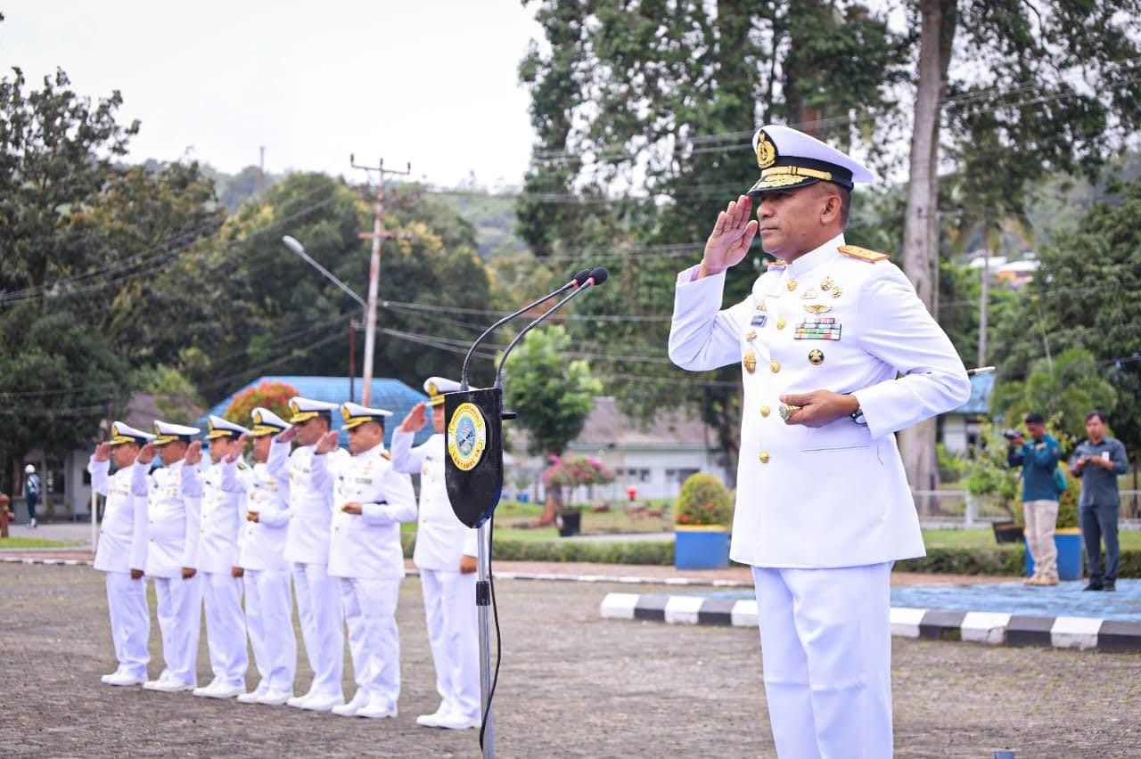 DANLANTAMAL IX PIMPIN UPACARA PERINGATAN HARI KESAKTIAN PANCASILA BERSAMA PRAJURIT DAN PNS