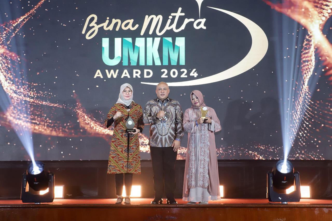 Sukses Bawa Mitra Binaan ‘Rumah Sandal Geulis’ Go Internasional, Jasa Raharja Raih Predikat Gold dalam Ajang Bina Mitra UMKM Award 2024*