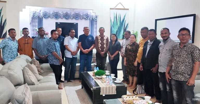 Panitia Peresmian dan Penahbisan Gereja Katolik Namar Audiensi dengan Bupati Malra