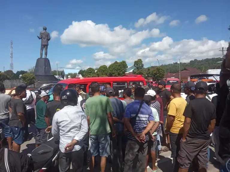 Pemkot Ambon Ubah Jalur Angkot, Para Sopir Gelar Demonstrasi