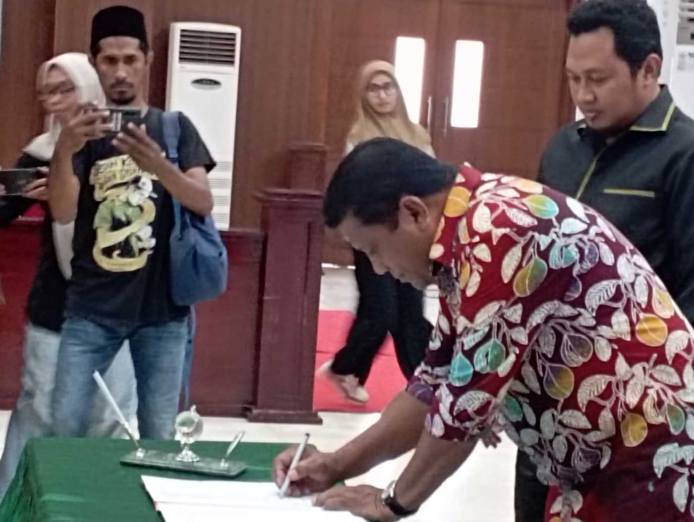 Benhur G Watubun Diangkat Jadi Ketua DPRD Provinsi Maluku Ganti Lucky Wattimury