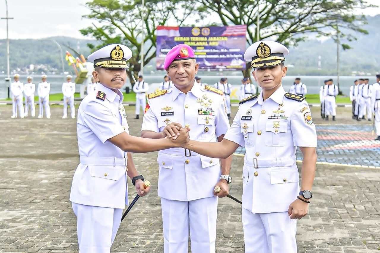 BRIGJEN TNI (MAR) SAID LATUCONSINA PIMPIN SERAH TERIMA 2 STRATEGIS JABATAN, KOMANDAN LANAL ARU DAN KADISANG LANTAMAL IX