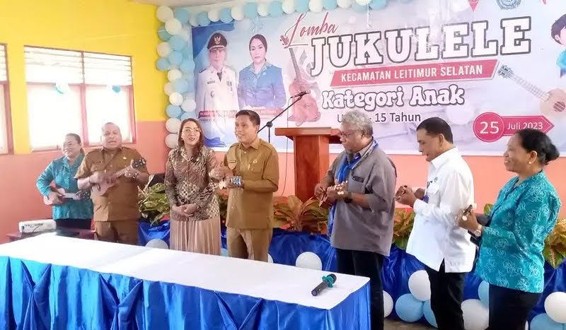 Pj Wali Kota Ambon membuka Festival Ukulele di Kecamatan Leitimur Selatan