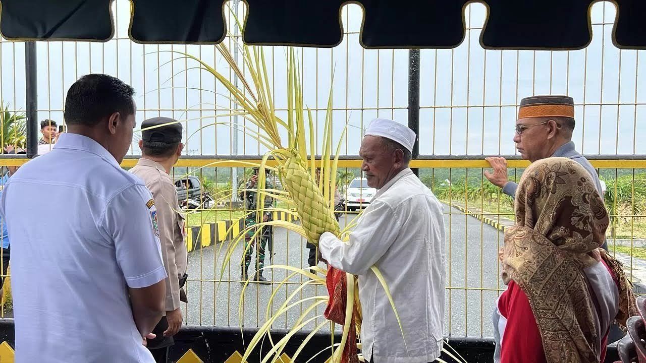 Pemkab Malra Tempuh Pendekatan Persuasif, Sasi Bandara Akhirnya Dicabut