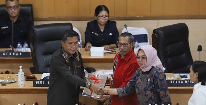 Pemkot Ambon Serahkan 5  Usulan Ranperda Menjadi Perda