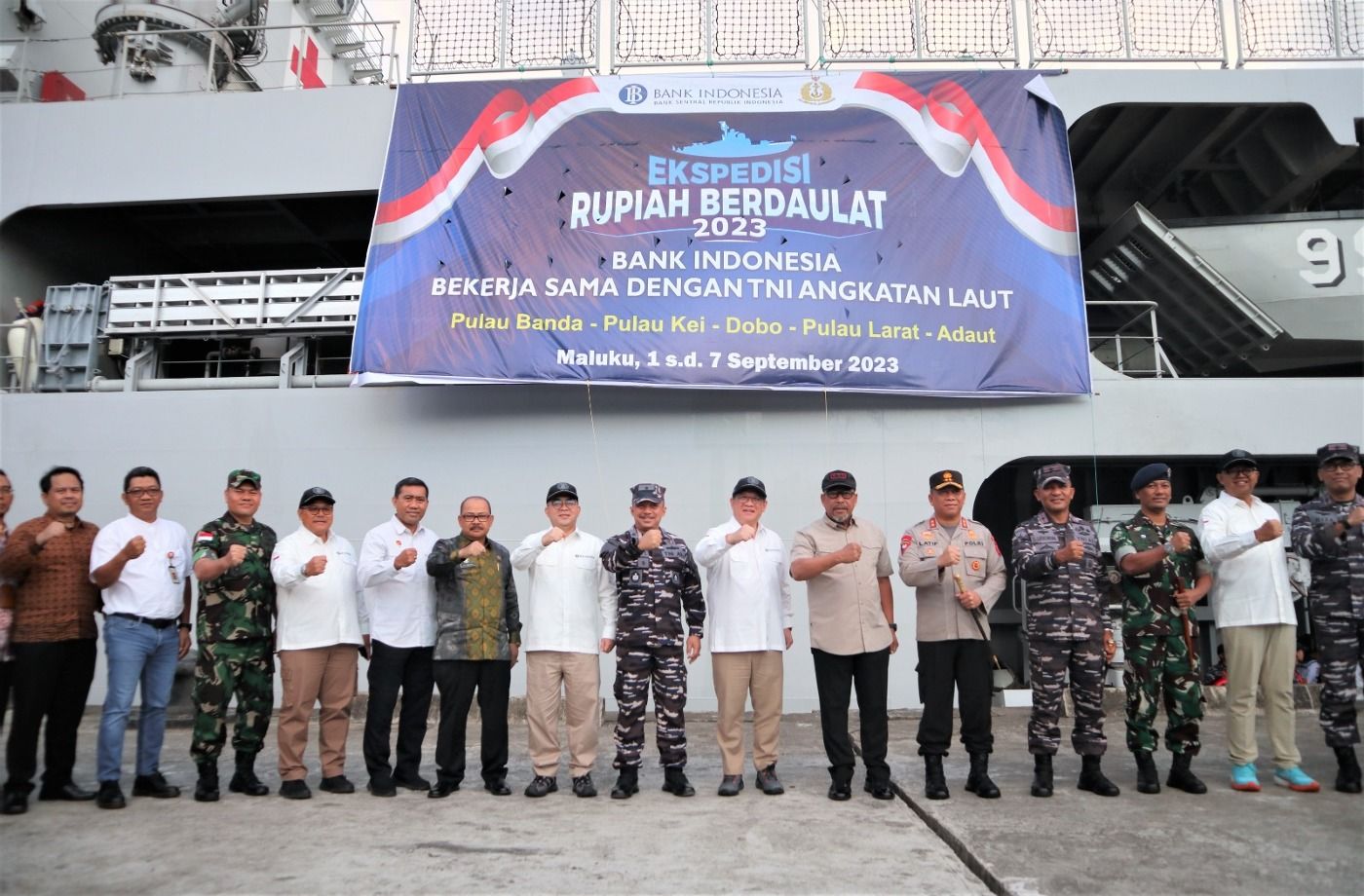 EKSPEDISI RUPIAH BERDAULAT, GUBERNUR HIMBAU MASYARAKAT MANFAATKAN FASILITAS KAS KELILING