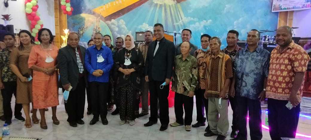 Warga Gereja Sidang Jemaat Allah Bursel Rayakan Natal