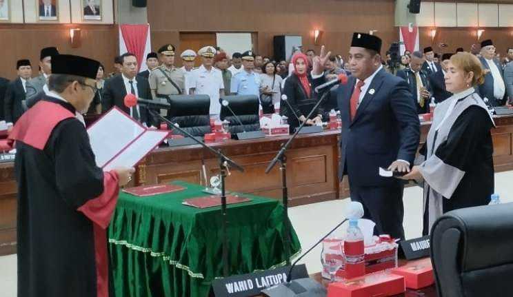 Watubun Resmi Dilantik Sebagai Ketua DPRD Maluku Oleh Ketua Pengadilan Tinggi Ambon