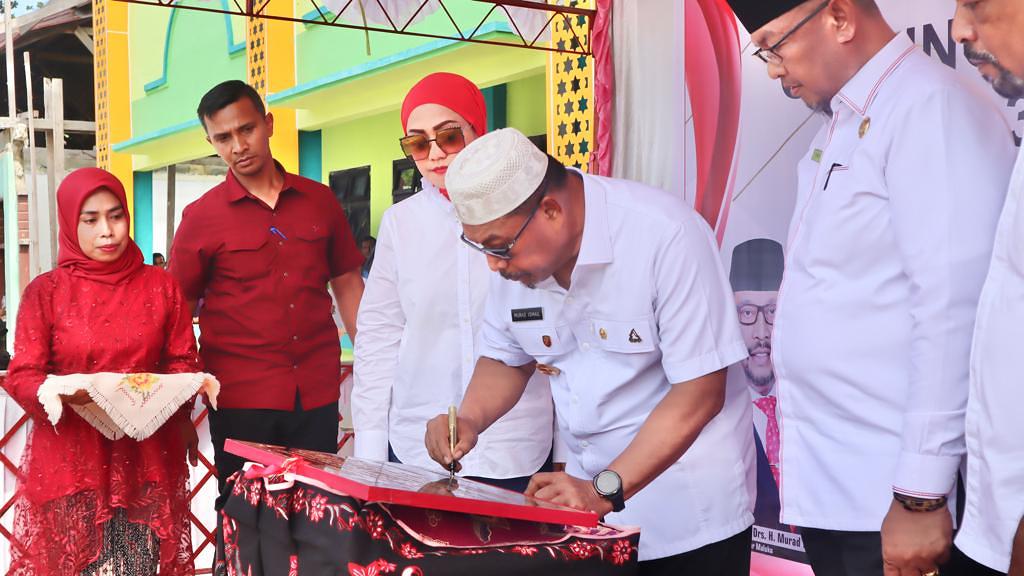 KUNJUNGI GOROM GUBERNUR RESMIKAN RKB MAN 3 SBT