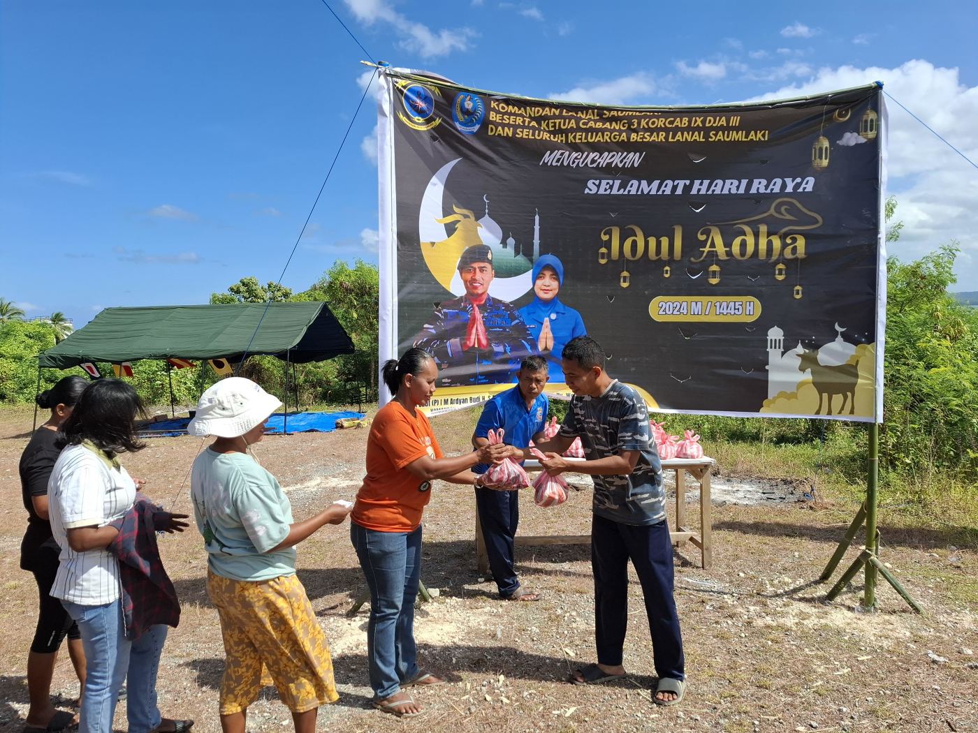 Saling Berbagi, Lanal Saumlaki Serahkan Hewan Kurban di Hari Raya Idul Adha 1445 H. 