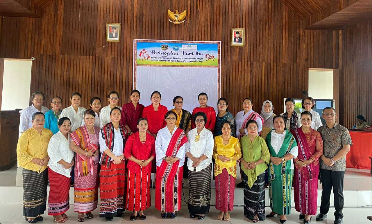 Tampil Berkebaya, Perempuan Tanimbar Tunjukan Jati Dir