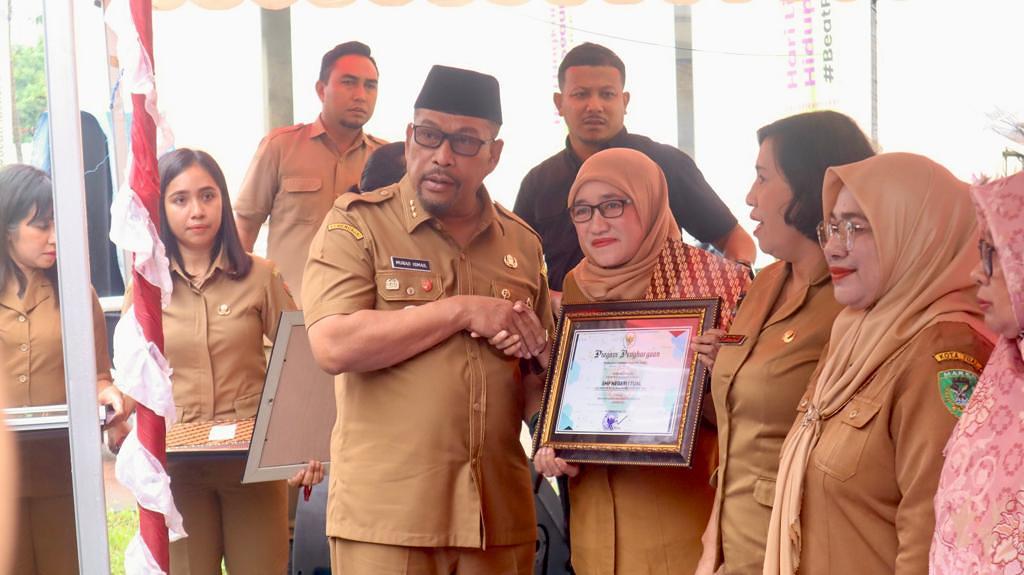 Gubernur Berikan Penghargaan Adiwiyata Kepada Sekolah Berhasil Lakukan Gerakan Peduli dan Berbudaya Lingkungan Hidup