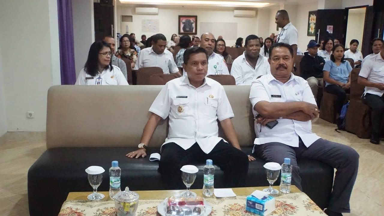 PJ Walikota Ambon Membuka Bimbingan Teknis Pengelolaan Perpustakaan Dari 20 Desa/Negeri Di Kota Ambon.