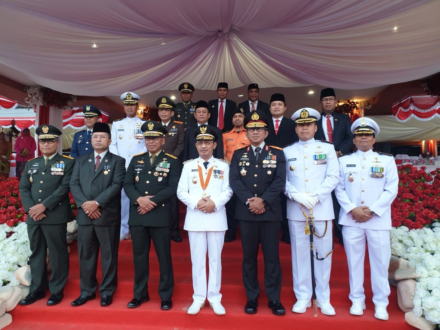 WAGUB JADI IRUP UPACARA PENURUNAN BENDERA MERAH PUTIH