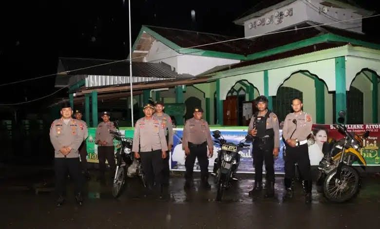 Pastikan Keamanan Suasana Malam Idul Adha, Kapolres SBB Datangi Masjid