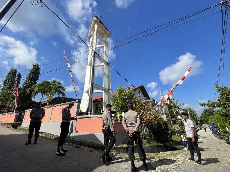 Polres Kepulauan Tanimbar Terjunkan Puluhan Personil Amankan Ibadah Peringatan Kenaikan Isa Almasih