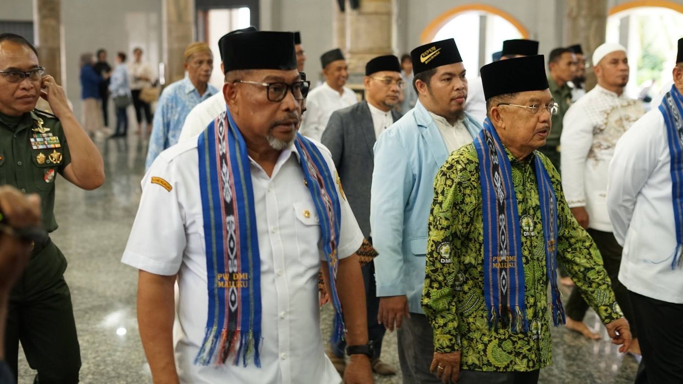 GUBERNUR SAMBUT KEDATANGAN MANTAN WAPRES RI JUSUF KALLA DI KOTA AMBON