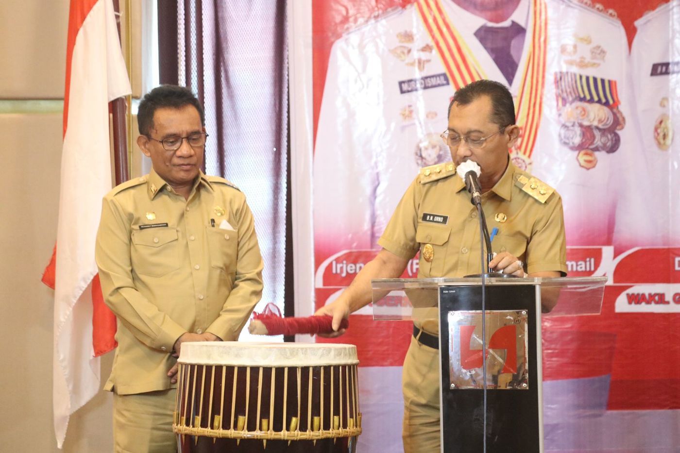 Wagub Orno Buka Konsultasi Publik II tentang Revisi RTRW Provinsi Maluku Tahun 2022-2042  AMBON, - Dinas Pekerjaan Umum dan Penataan Ruang Provinsi Maluku, menyelenggarakan Konsultasi Publik II tentan