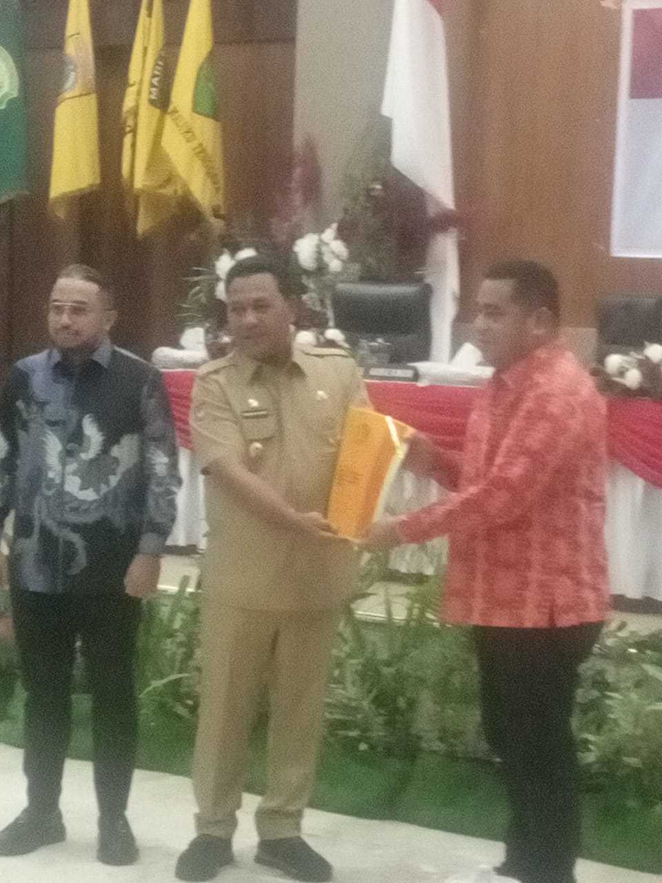 Benhur Watubun Pimpin Rapat Paripurna DPRD Provinsi Maluku Dalam Rangka Penyampaian Dua Dokumen Ranperda Oleh Pemerintah Daerah