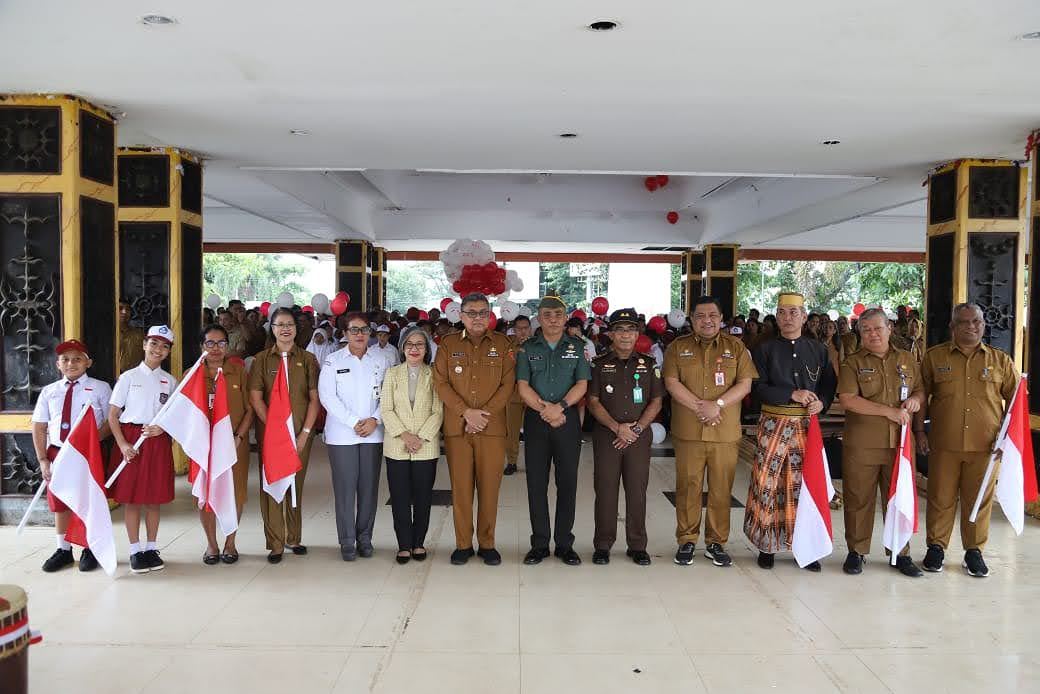 Peringatan Gerakan Pembagian Bendera Merah Putih Menyambut HUT Ke-79 Kemerdekaan RI di Kota Ambon