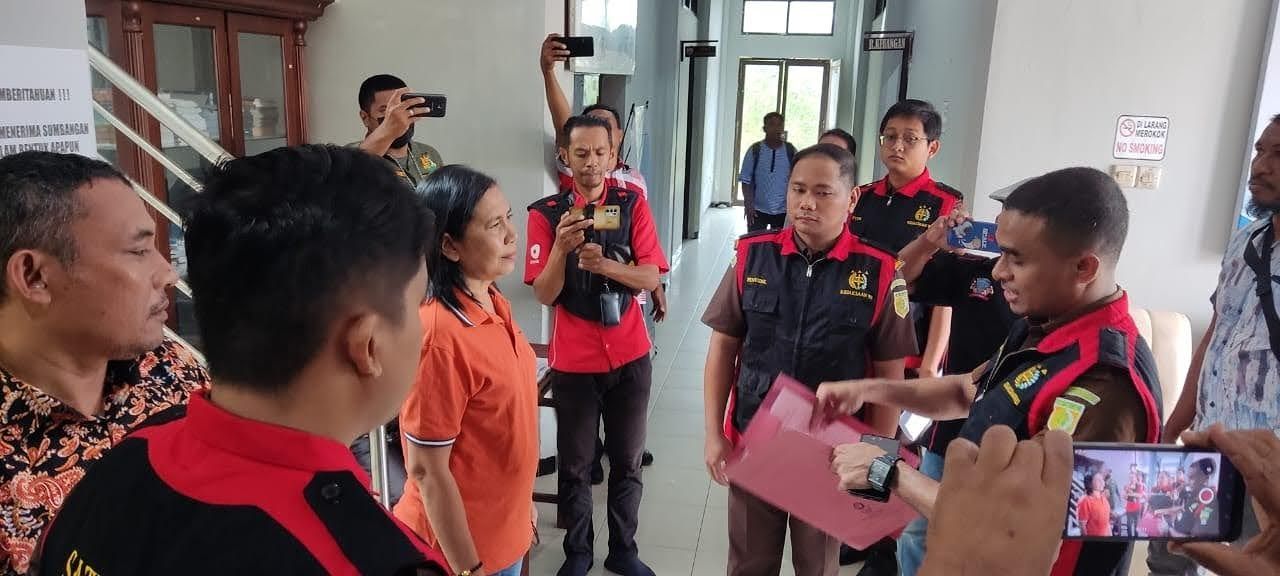 Jaksa Di SBB Geledah Kantor Dinas Pendidikan SBB, Terkait Dugaan Pengadaan Seragam Sekolah