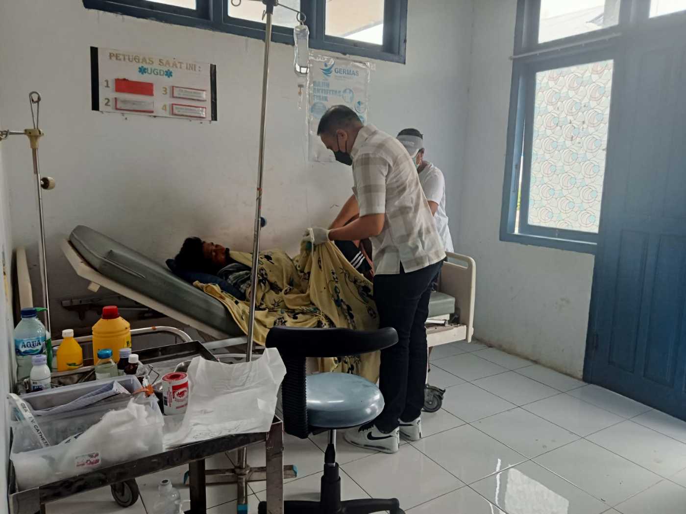 Pulang Kampung, Dokter Boy Uwuratuw Mulai Perjalanan Politiknya di Tanimbar 