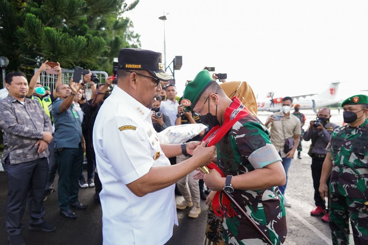 Gubernur Murad Ismail Sambut Ramah Pangdam Baru Mayjen TNI. Ruruh Setyawibawa