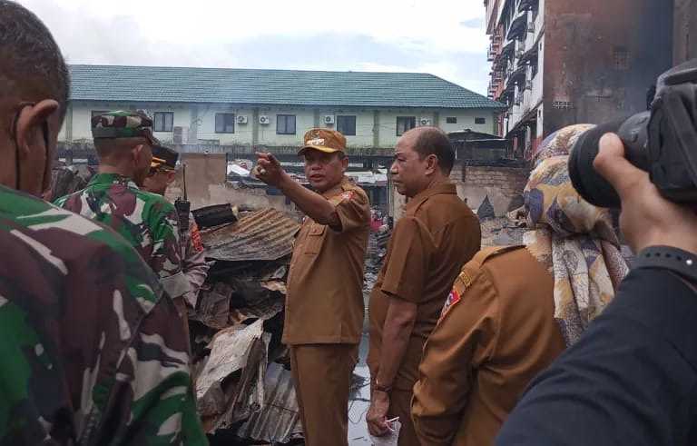 Penjabat Wali Kota Ambon Tinjau Lokasi Kebakaran, Korban Akan Direlokasi ke Pasar Gotong Royong