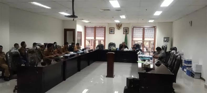 Komisi II DPRD Maluku Gelar Rapat Evaluasi Pengawasan Bersama Mitra