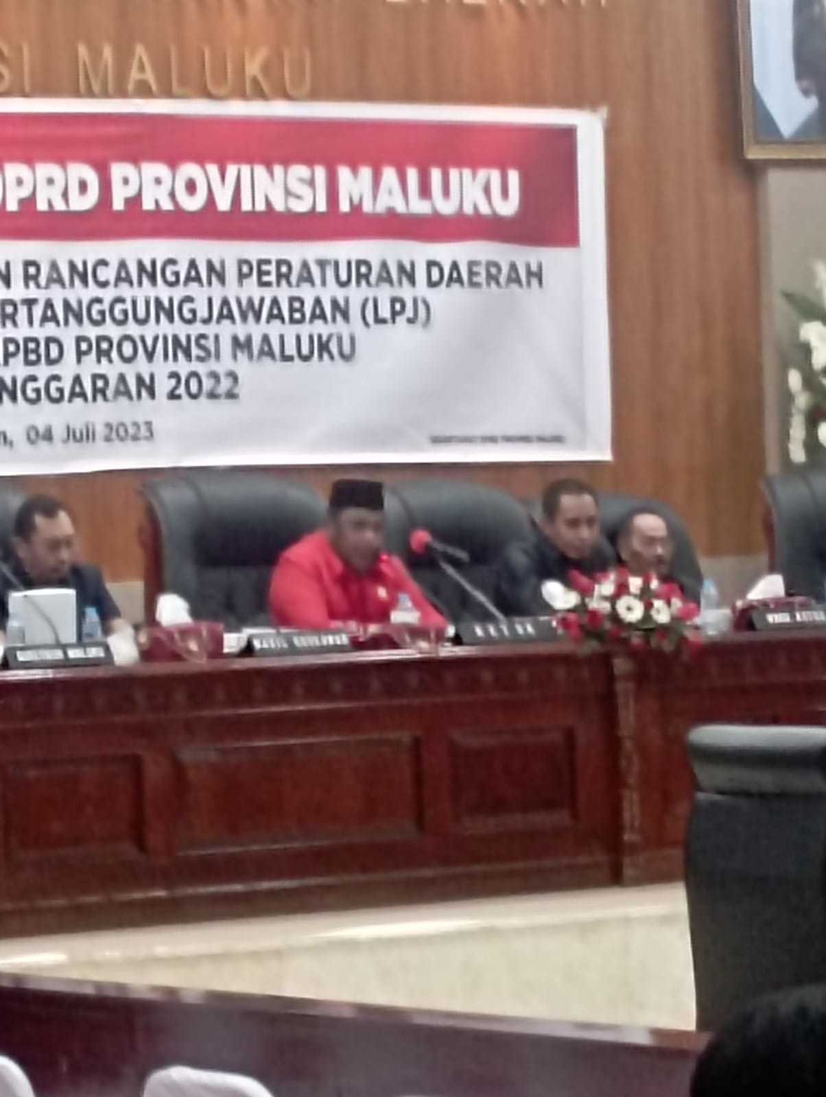 Hujan Interupsi Mewarnai Paripurna  DPRD Soal Tidak Hadir Gubernur Murad Ismail