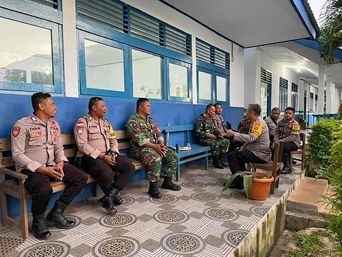 Kapolres Kepulauan Tanimbar Tinjau Rapat Pleno di PPK Kecamatan Tansel 